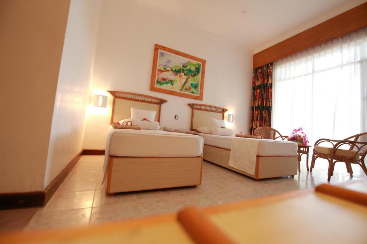 The Oasis Beach Resort هامبانتوتا المظهر الخارجي الصورة