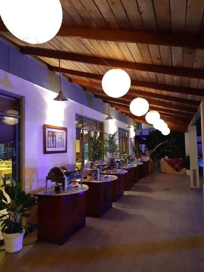 The Oasis Beach Resort هامبانتوتا المظهر الخارجي الصورة