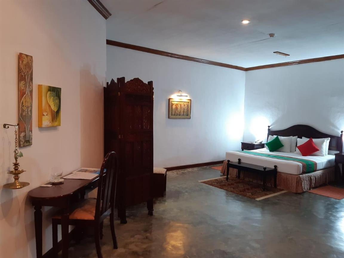 The Oasis Beach Resort هامبانتوتا المظهر الخارجي الصورة