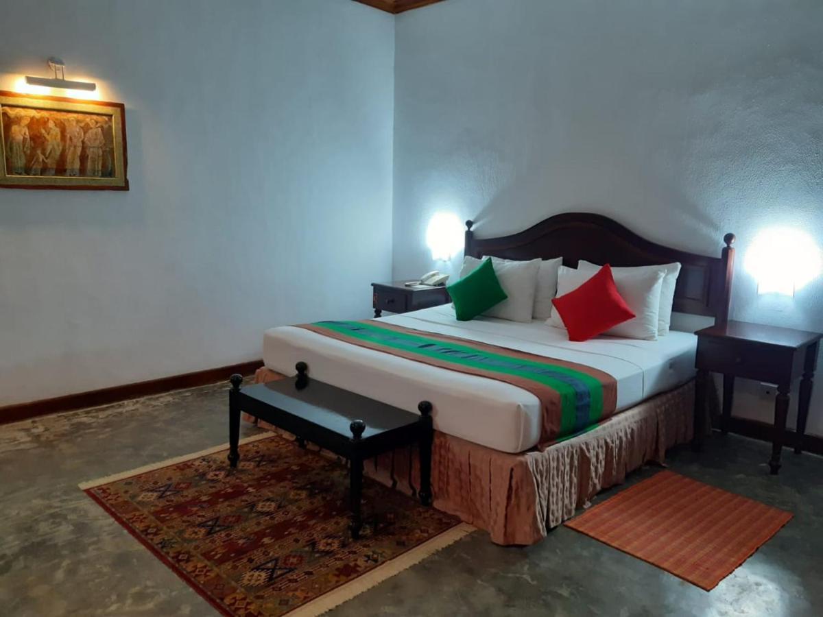 The Oasis Beach Resort هامبانتوتا المظهر الخارجي الصورة