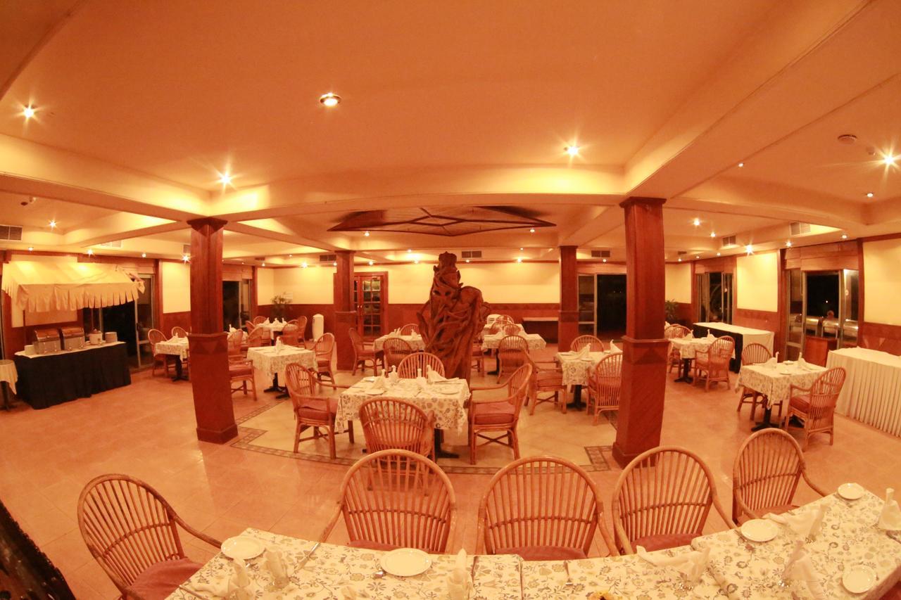 The Oasis Beach Resort هامبانتوتا المظهر الخارجي الصورة