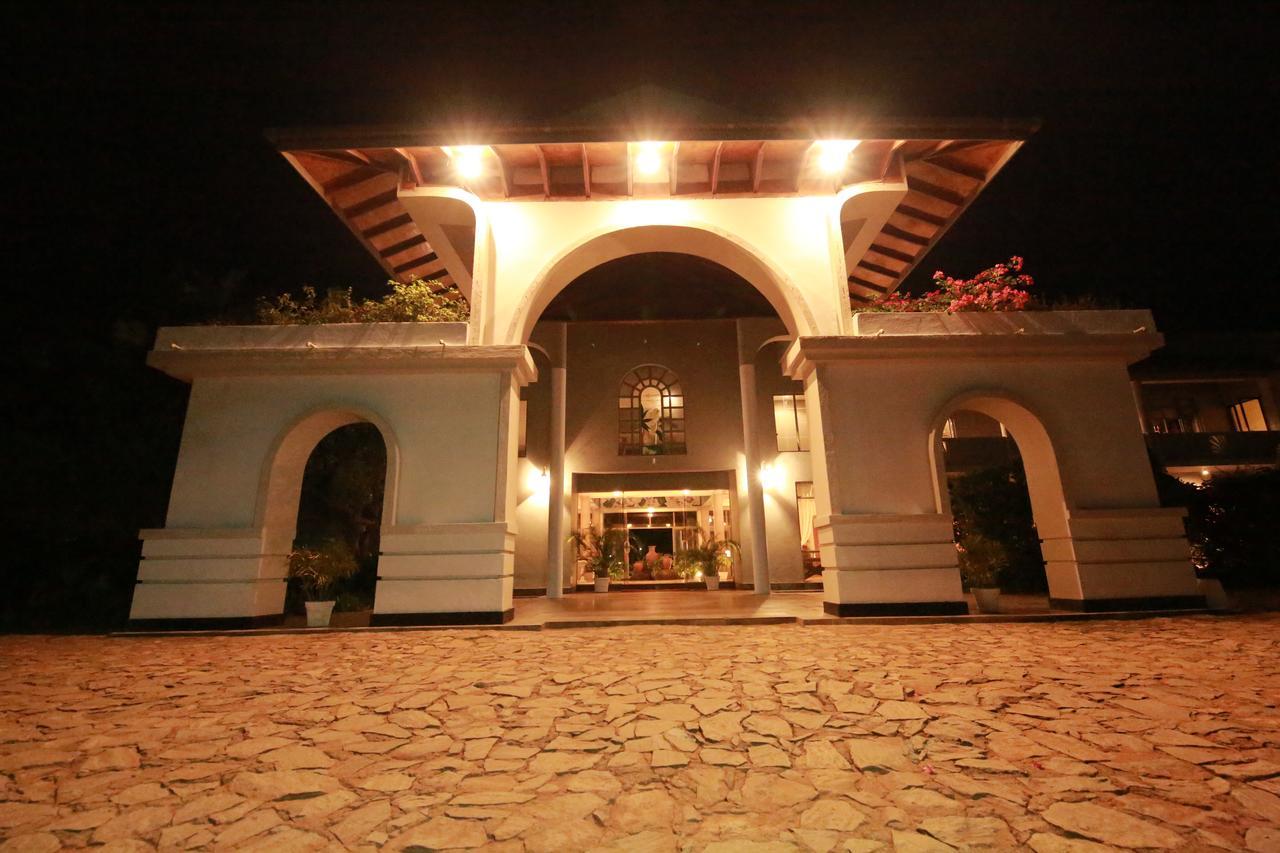 The Oasis Beach Resort هامبانتوتا المظهر الخارجي الصورة