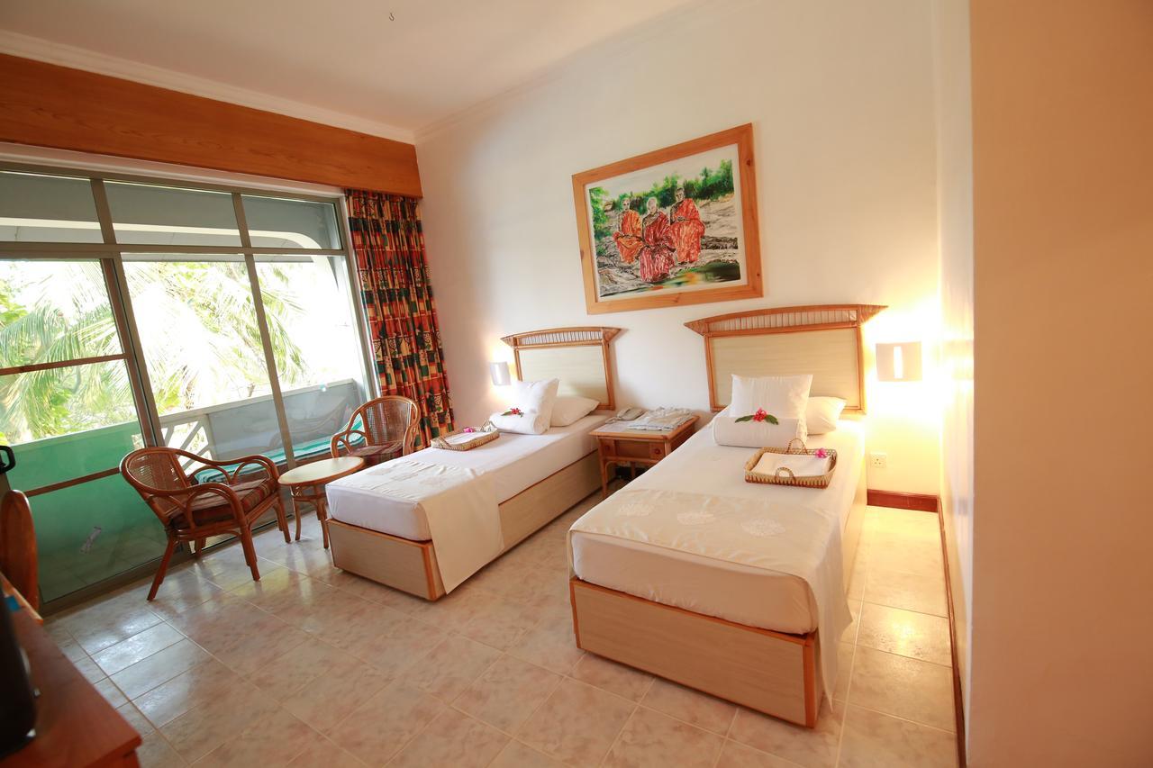 The Oasis Beach Resort هامبانتوتا المظهر الخارجي الصورة
