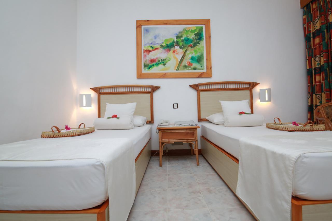 The Oasis Beach Resort هامبانتوتا المظهر الخارجي الصورة