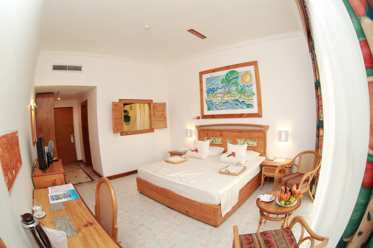 The Oasis Beach Resort هامبانتوتا المظهر الخارجي الصورة