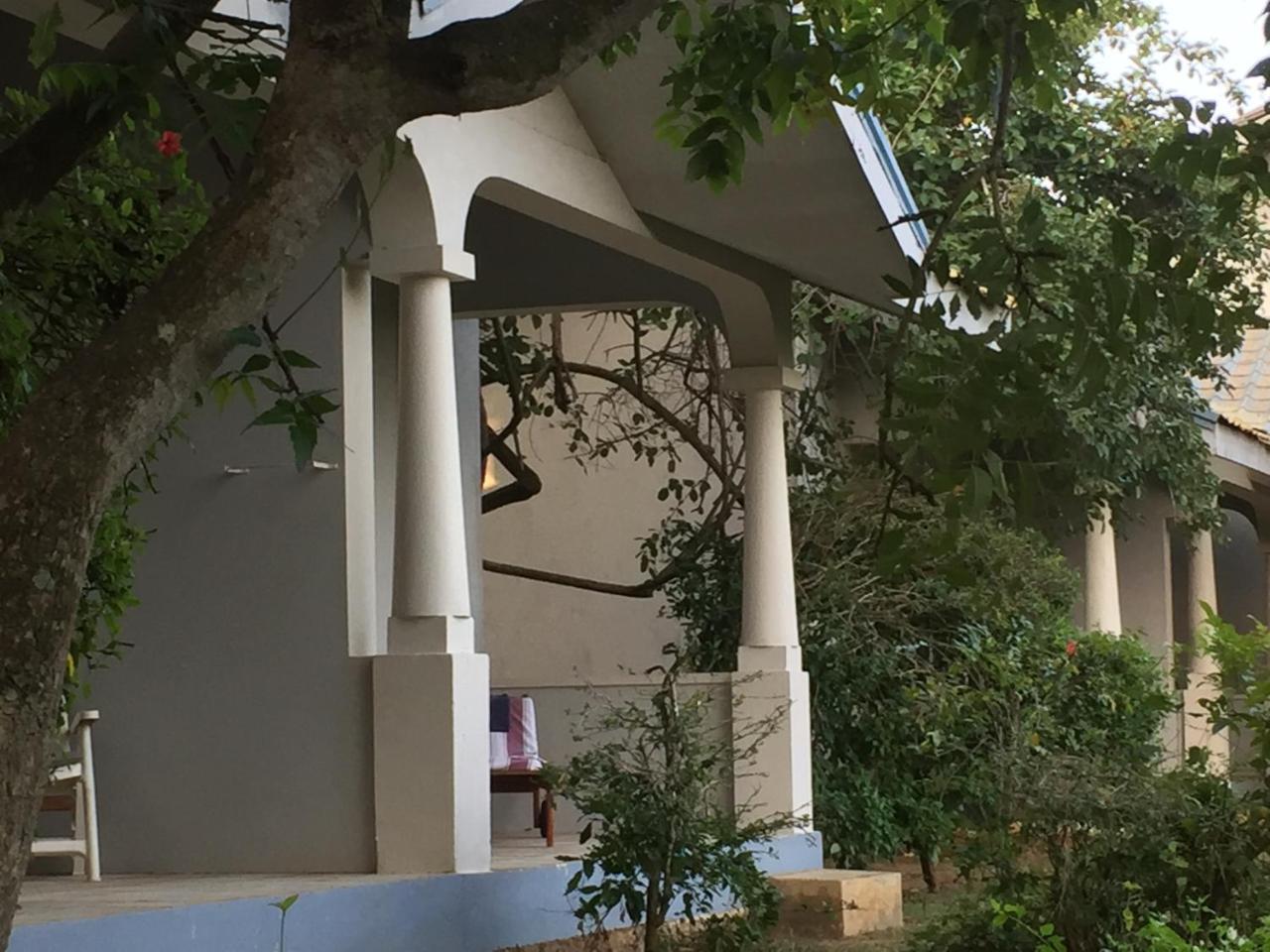 The Oasis Beach Resort هامبانتوتا المظهر الخارجي الصورة
