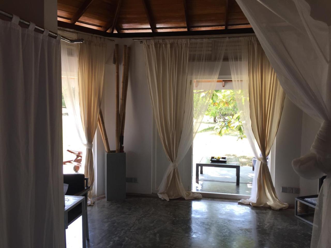 The Oasis Beach Resort هامبانتوتا المظهر الخارجي الصورة